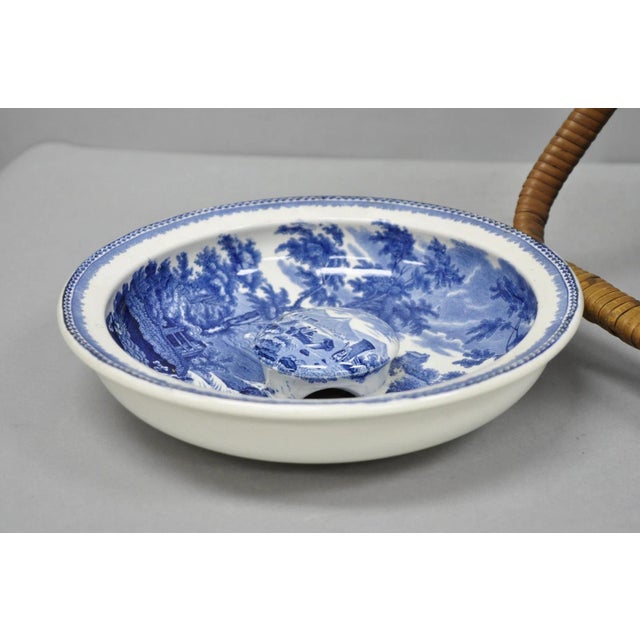 Late 19th Century Wedgwood Landscape Etruria Pattern Blue White Porcelain Covered Slop Pot Commode For Sale - Image 10 of 17