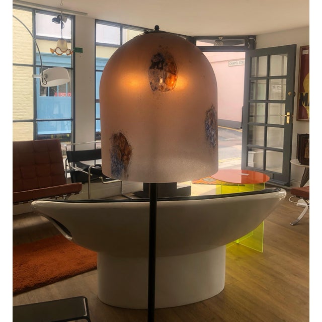 Italian Space Age Black Leather and White Fiberglass Love Sofa, 1960s For Sale - Image 6 of 11