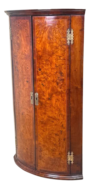 Georgian Elm and Walnut Corner Cupboard, 1720s