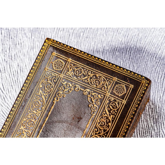 1940s Handsome Shreve, Crump, & Low Ornate Antique Leather Jewelry Table Desk Box For Sale - Image 5 of 14