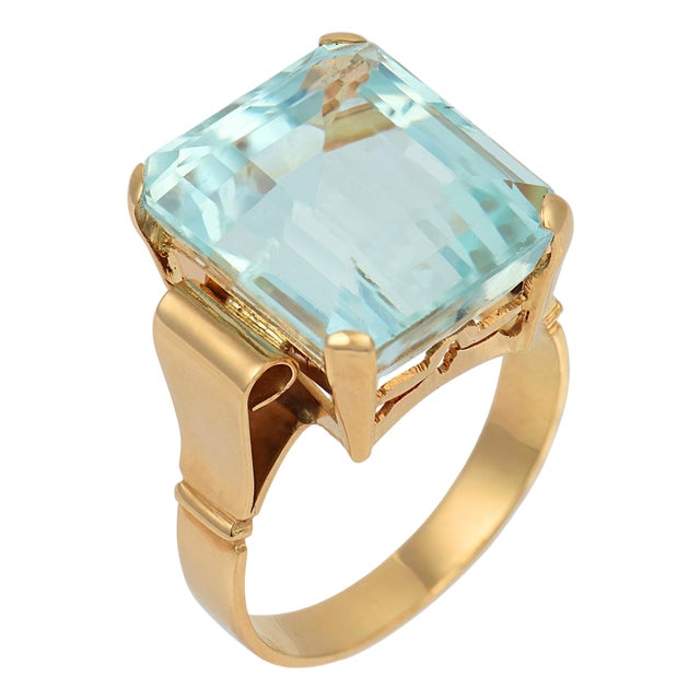 1950s Mid Century 13.74 Carat Aquamarine 18k Yellow Gold Ring, Size 8 For Sale