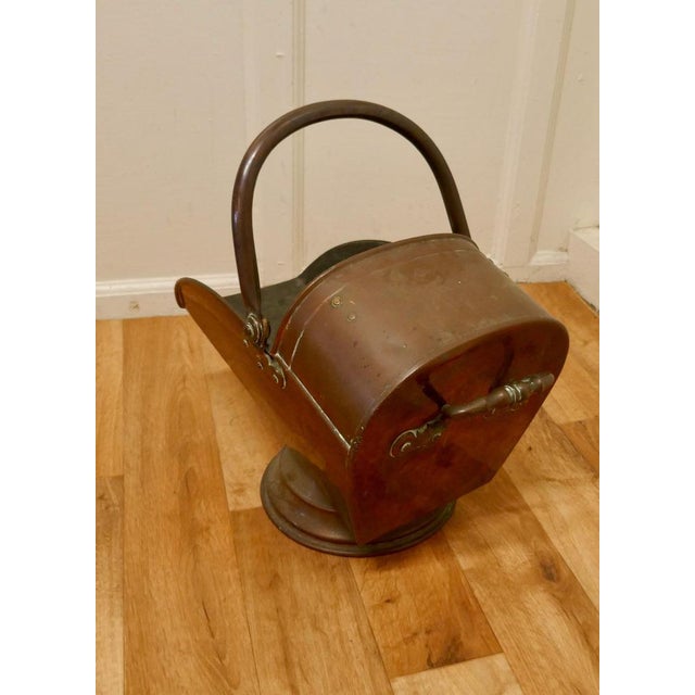 Large Arts and Crafts Copper Helmet Coal Scuttle, 1880 For Sale - Image 6 of 8