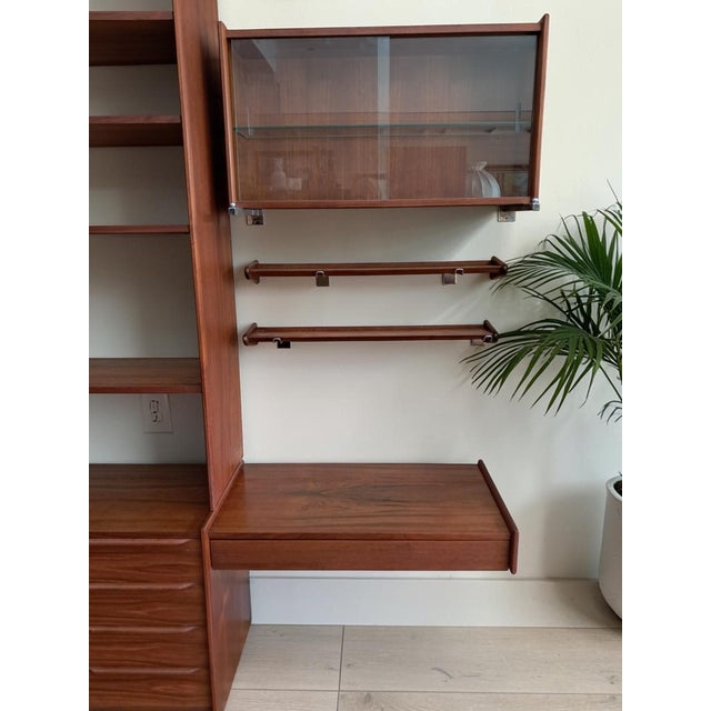 Mid-Century Vintage Danish Teak Floating Wall Display Unit in the style of Ladderax, 1960 For Sale - Image 4 of 18