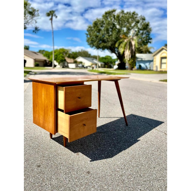 Planner Group Mid Century Modern Maple Writing Desk | by Paul McCobb for Winchendon Planner Group Furniture For Sale - Image 4 of 12