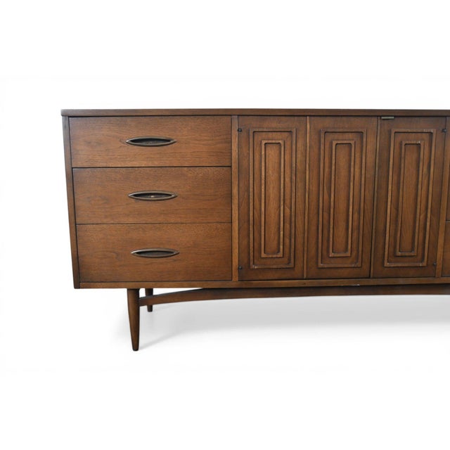 Broyhill Sculptra Nine Drawer Low Dresser in Walnut | Mid Century Modern 1960s, Attributed For Sale In San Francisco - Image 6 of 9