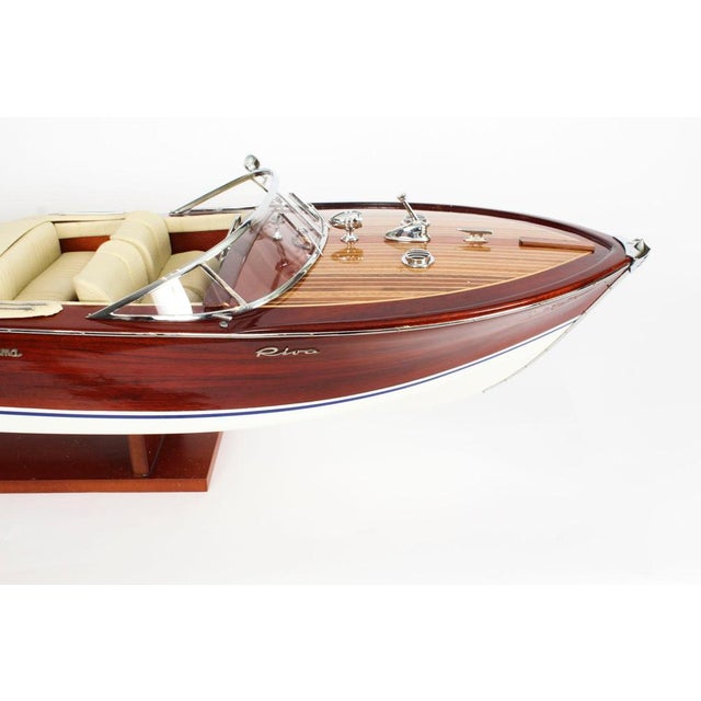 Riva Aquarama Speedboat Model with Cream Interior For Sale - Image 3 of 18