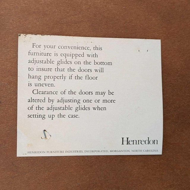 Mid-Century Oak & Brass Lighted Curio Cabinet by Henredon, 1970s For Sale - Image 12 of 15