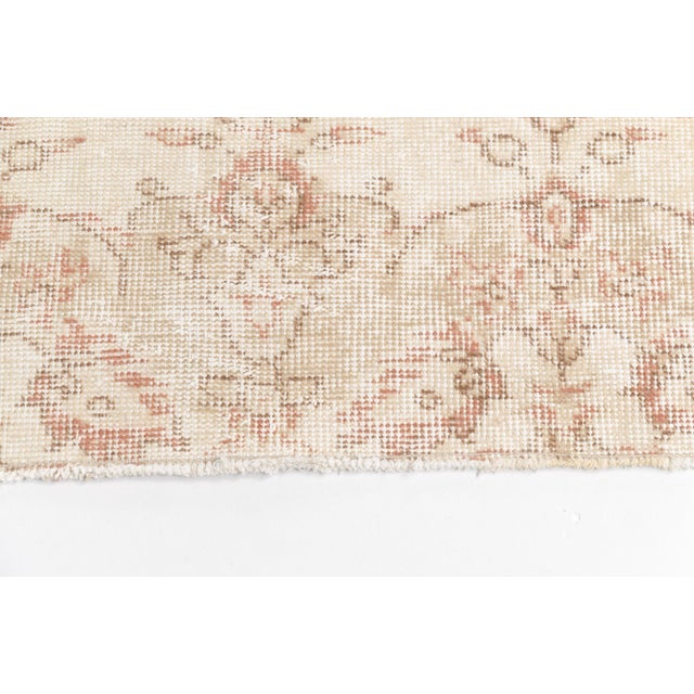 Turkish 1960s Neutral Floral Medallion Rug For Sale - Image 3 of 10
