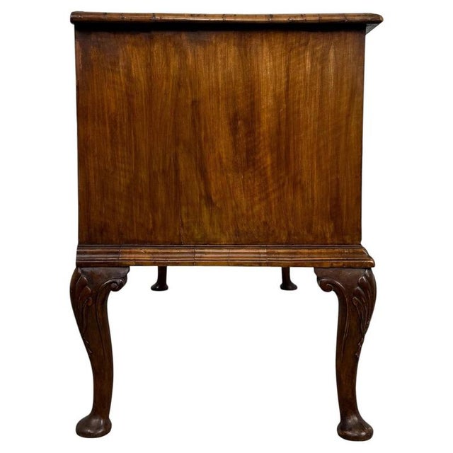 18th Century Queen Anne English Walnut Chest of Drawers For Sale - Image 6 of 12