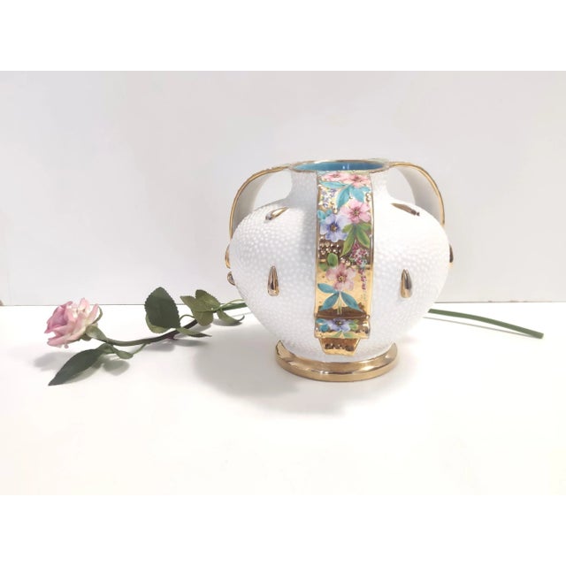 Mid-Century Modern Vintage White and Gold Deruta Earthenware Vase with Multicolored Flowers, Italy, 1950s For Sale - Image 3 of 14