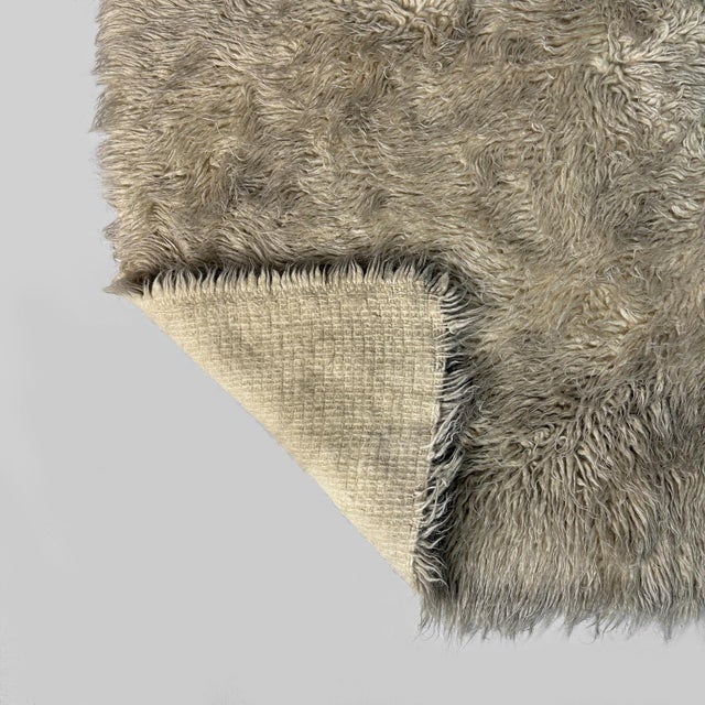 Italian Modern Long-Pile Rug in Cream White, 1970s For Sale - Image 3 of 8