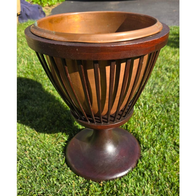 Traditional 19th Century Slatted Mahogany and Copper Jardinièr Planter For Sale - Image 3 of 6