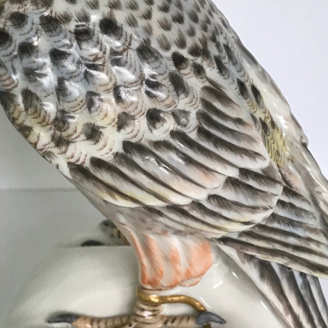 Mottahedeh Hand Painted Falcon on Pillow Made in Italy For Sale In Chicago - Image 6 of 13