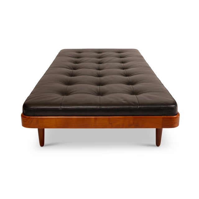 1960s Vintage Mid-Century Modern Teak Daybed in Black Tufted Leather For Sale - Image 5 of 8