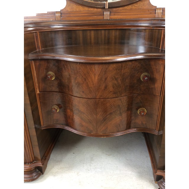 Art Deco Vanity With 8 Dovetailed Drawers and Round Mounted Mirror For Sale - Image 13 of 18