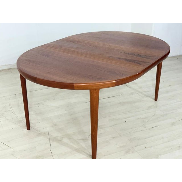 Wood Mid-Century Danish Round Extendable Teak Model 16573 Dining Table from VV Møbler Spøttrup For Sale - Image 7 of 18