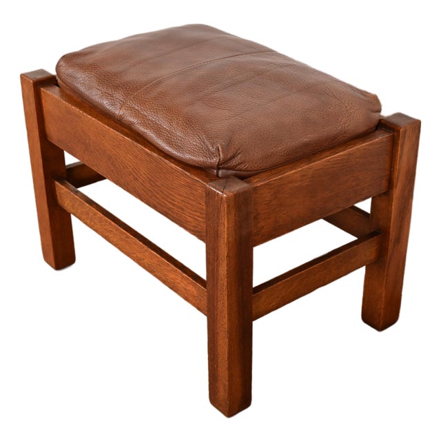 Stickley Brothers Antique Mission Oak Arts & Crafts Leather Upholstered Footstool or Ottoman, Circa 1910 For Sale