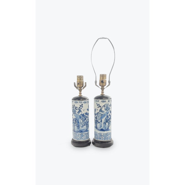 Pair of Blue and White Potcelain Table Lamps- Chinoiserie Floral Ceramic Lamps For Sale - Image 4 of 4
