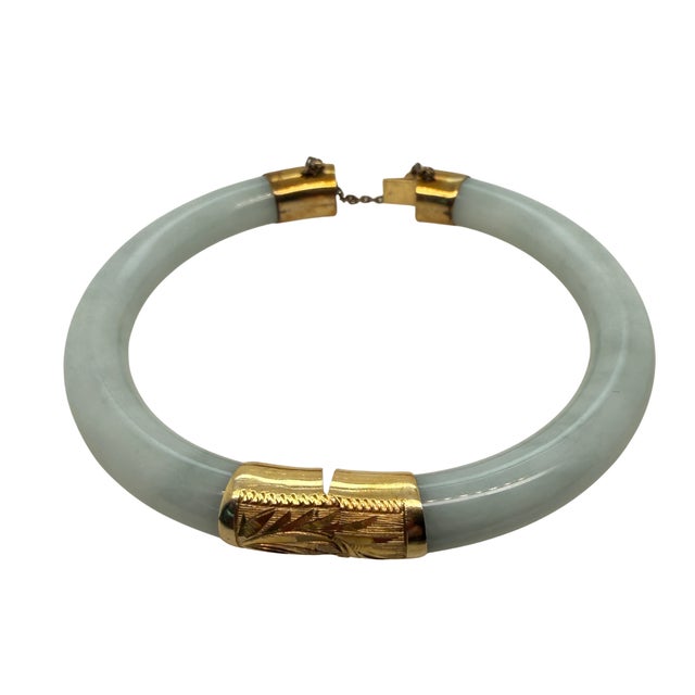 1960s Chinese Jadeite Jade and 14k Yellow Gold Hinged Bangle Bracelet For Sale - Image 4 of 5