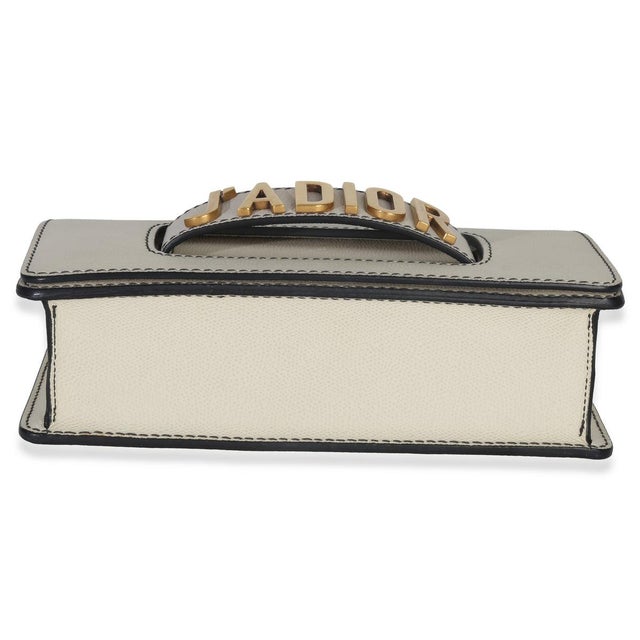 2010s Off White Grained Calfskin JAdior Chain Flap Bag For Sale - Image 5 of 9