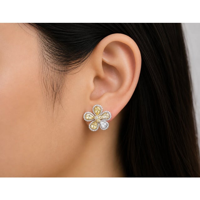 Traditional Late 20th Century Pair of 18K White Gold Rose Cut Champagne Diamond Floral Earrings For Sale - Image 3 of 3