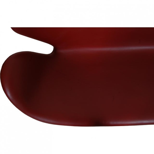 Swan Sofa in Red Leather by Arne Jacobsen For Sale - Image 13 of 18