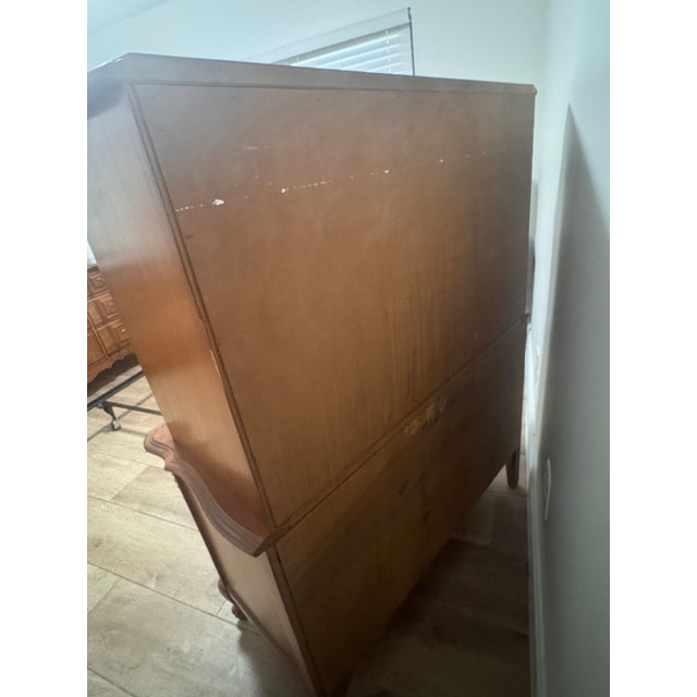 French Provincial Tallboy Dresser Chest of Drawers, C. 1960s–1970s For Sale - Image 9 of 13