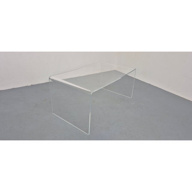 Large Acrylic Glass Coffee Table, USA, 1970s For Sale - Image 8 of 11