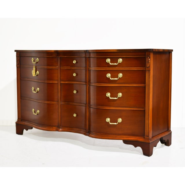 This mid century Georgian serpentine dresser is crafted from rich mahogany veneer with a warm, high-gloss finish that...