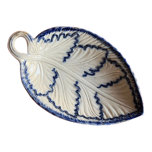 Antique 18th Century English Staffordshire Creamware Leaf Shape Pickle Dish With Blue Feather Edge