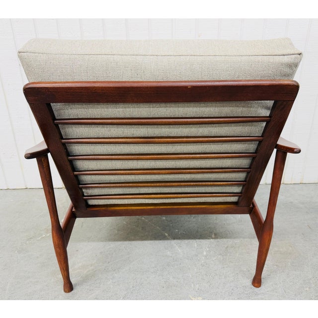 Mid-Century Modern Walnut Lounge Chair For Sale - Image 4 of 7
