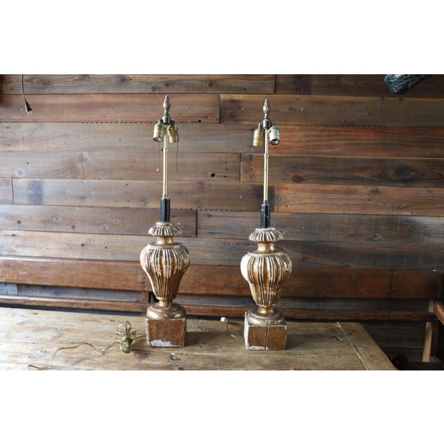 1900 - 1909 Italian Pair of Carved Wood Gilt Table Lamps With Fluted Urn Bases For Sale - Image 5 of 18