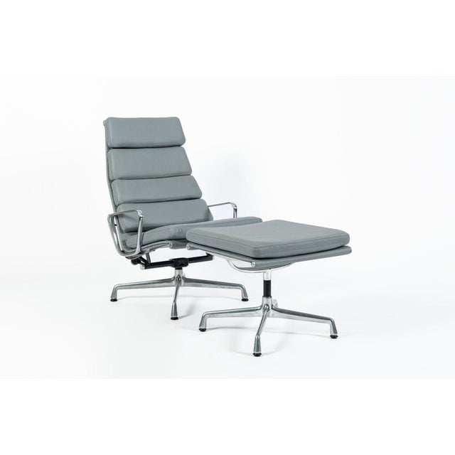 Pair Eames Soft Pad Recliners With Ottoman for Herman Miller, Gray Leather Aluminum Group For Sale - Image 11 of 17