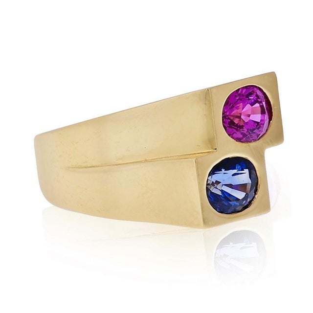 Stunning blue and pink Sapphire Unisex ring. Heavy 18k solid gold mounts two oval, brilliant-cut Sapphire's of Ceylon...