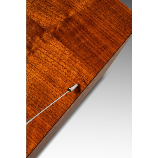 Substantial Handmade Minimalist MCM Custom-Made Studio / Gallery Dining Table W/ Matching Benches Set in Walnut, Usa, C. 1980s For Sale - Image 16 of 17