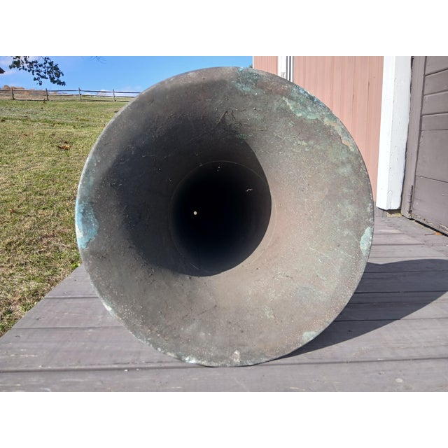 1900 - 1909 Antique Brass Victrola Horn 56 Inches Tall For Sale - Image 5 of 10