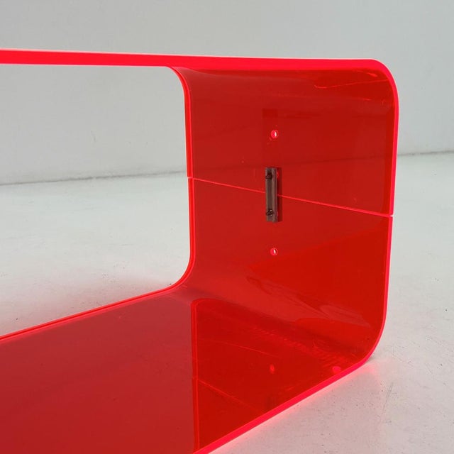 1980s Fluo Pink Acrylic Glass Side Table, 1980s For Sale - Image 5 of 10
