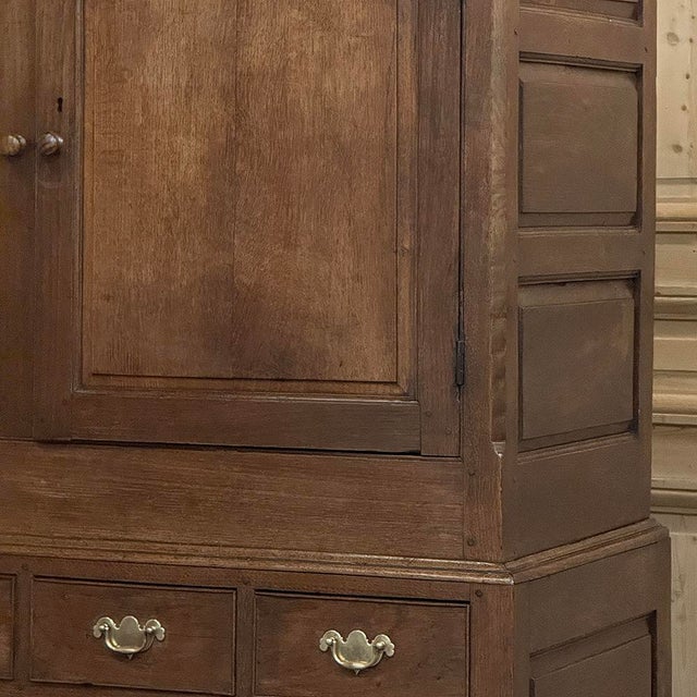 18th Century Georgian Period English Oak Linen Press For Sale - Image 9 of 18