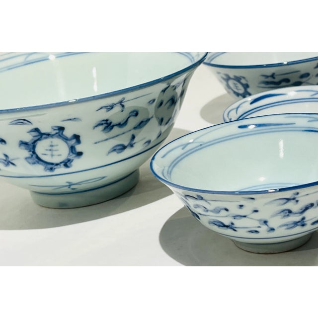 Chinoiserie Set of Five Vintage Blue and White Nesting Asian Serving Bowls For Sale - Image 3 of 10