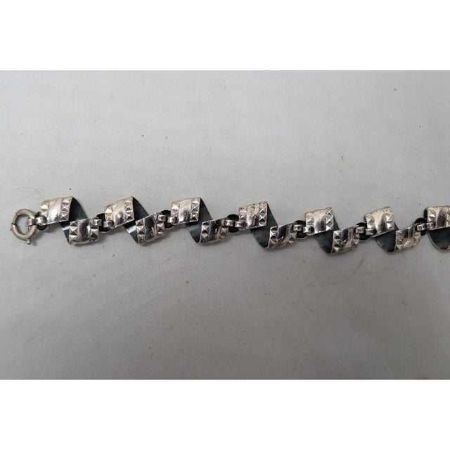 Vintage 1950s Signed Napier Modernist Silvertone Scroll Link Bracelet For Sale - Image 9 of 9