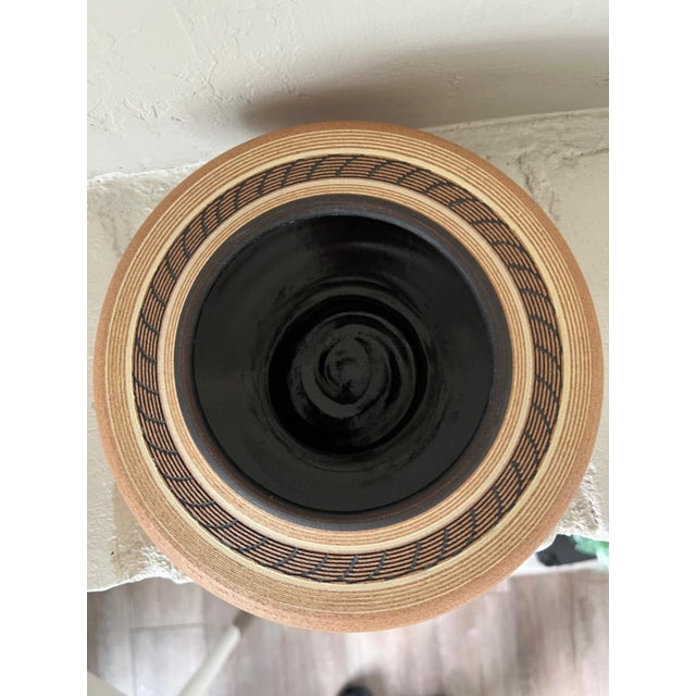 Renee Margolin Signed Studio Pottery Low Bowl Sgraffito c.1980s For Sale - Image 10 of 10