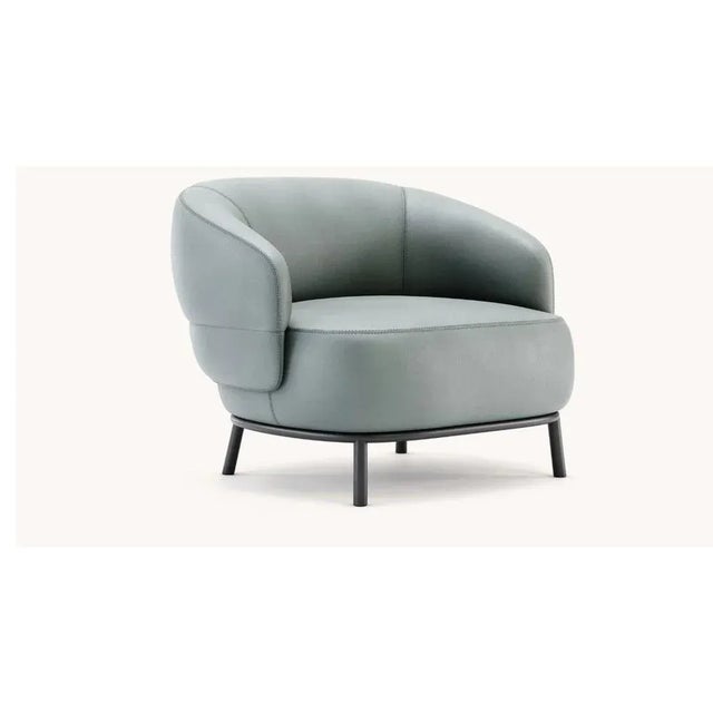 Juliet 1 seats sofa by Domkapa Materials: Black texturized steel, natural leather (Desna Polvere). Dimensions: W 95 x D 86...