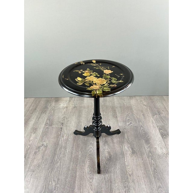 19th Century Victorian Style Tilting Top Pedestal Table For Sale - Image 9 of 11
