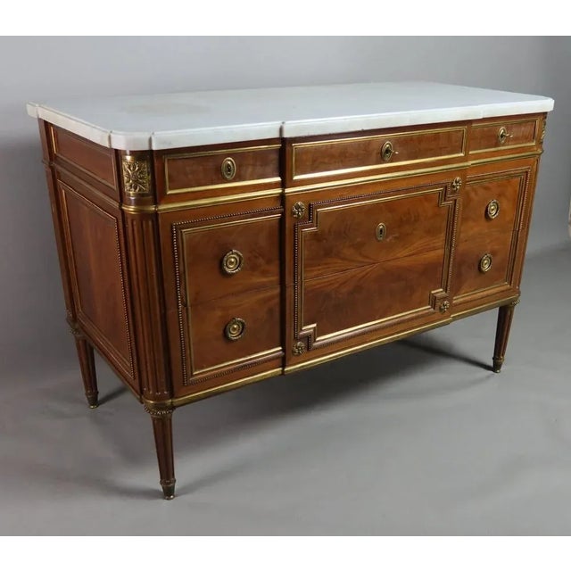 Beautiful Louis XVI style dresser in mahogany and gilded bronze wand from the end of the 19th century. This piece of...