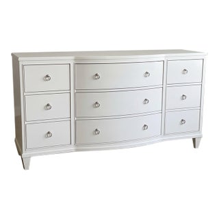 Ethan Allen Heston Triple Dresser in Ascot White Lacquer, 9 Drawers For Sale