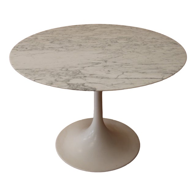 Round Tulip Table with Calacatta Marble Top by Eero Saarinen for Knoll, 1960s For Sale