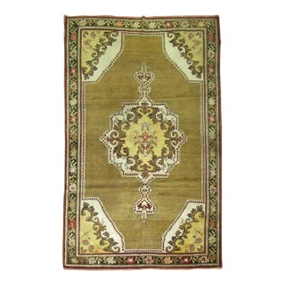 Early 20th Century Olive Brown Yellow Turkish Medallion Ghiordes Rug - 4'6" x 6'6" For Sale