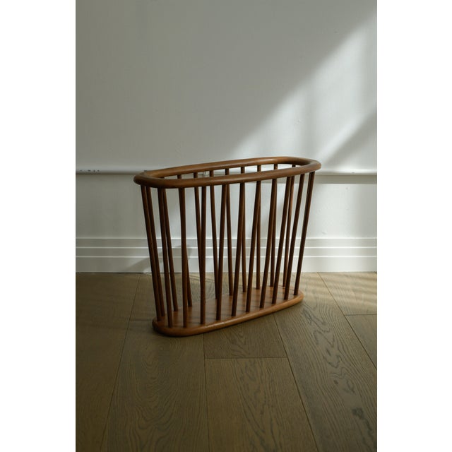 1960s Mid Century Modern magazine rack designed by Arthur Umanoff for Washington Woodcraft. Magazine rack is in good...
