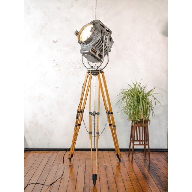 Grey 2KW Fresnel Spotlight Floor Lamp with Tripod from Arri, Germany, 1950s For Sale - Image 16 of 18