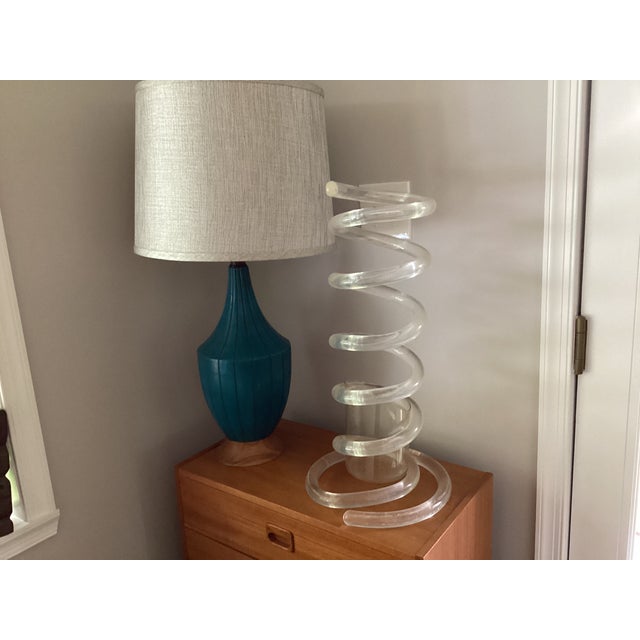 1960s Lucite Acrylic Modern Cylindrical Coil Shape Umbrella Stand Styled After Dorothy Thorpe For Sale - Image 10 of 13